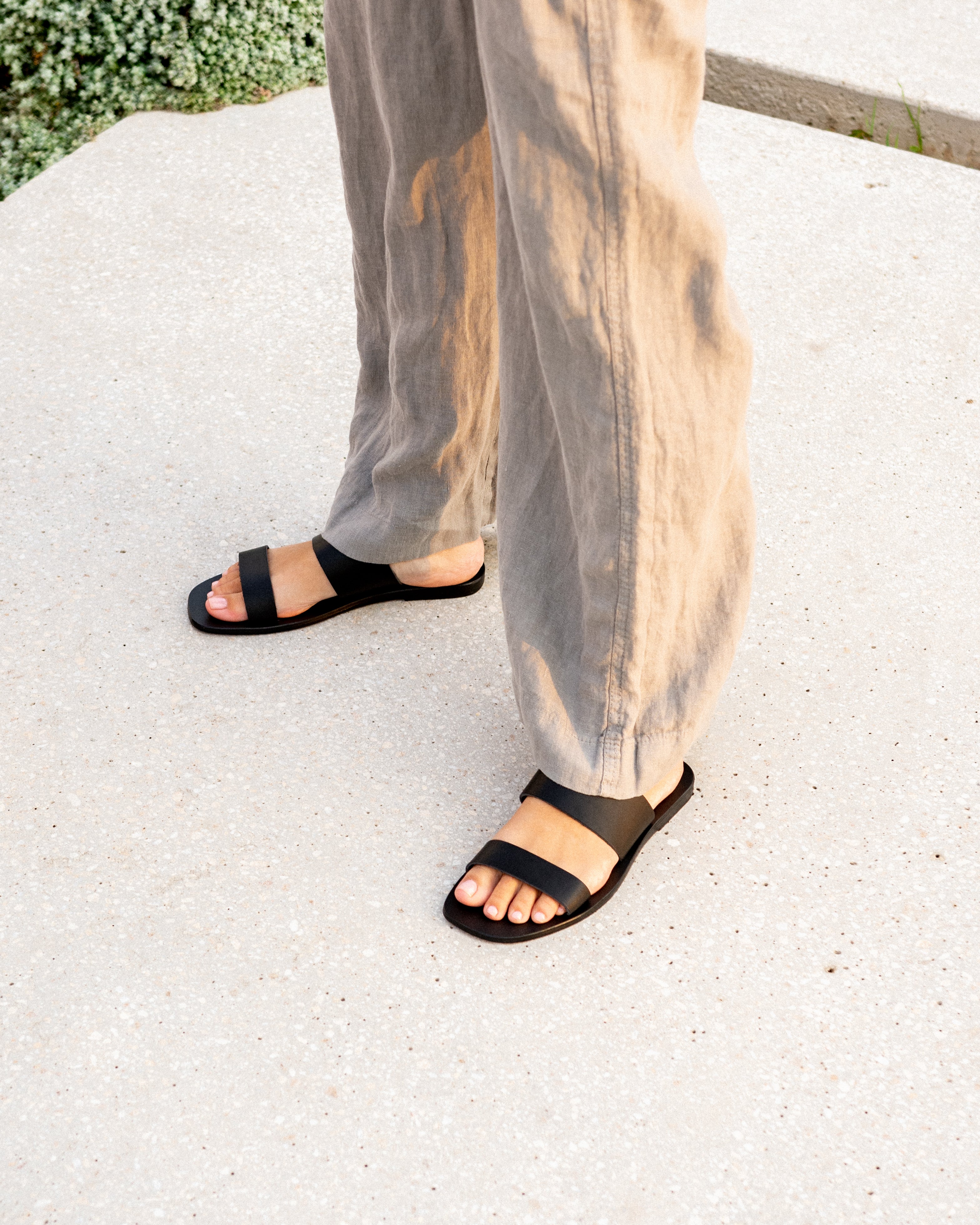 LEATHER SANDALS-FLAT SANDALS-KYMA SANDALS-STRAPPY SANDALS-BLACK