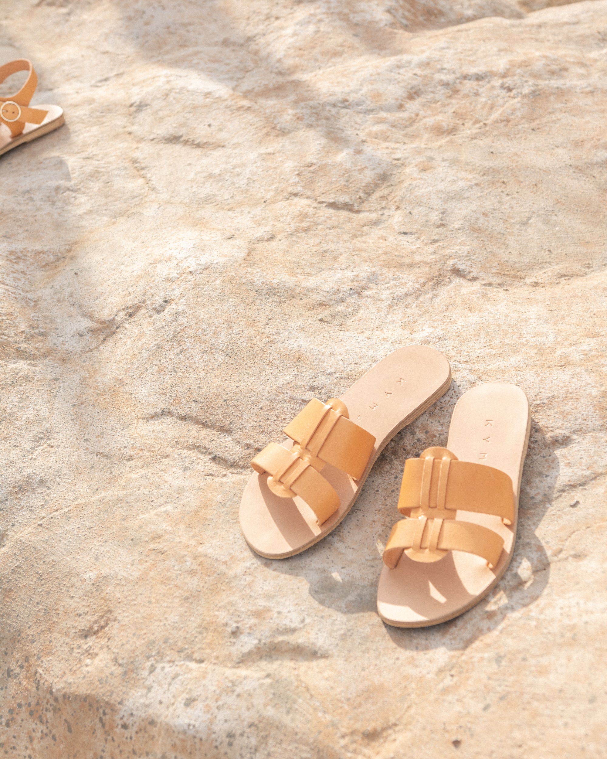 LEATHER SANDALS-FLAT SANDALS-KYMA SANDALS-STRAPPY SANDALS-TAN