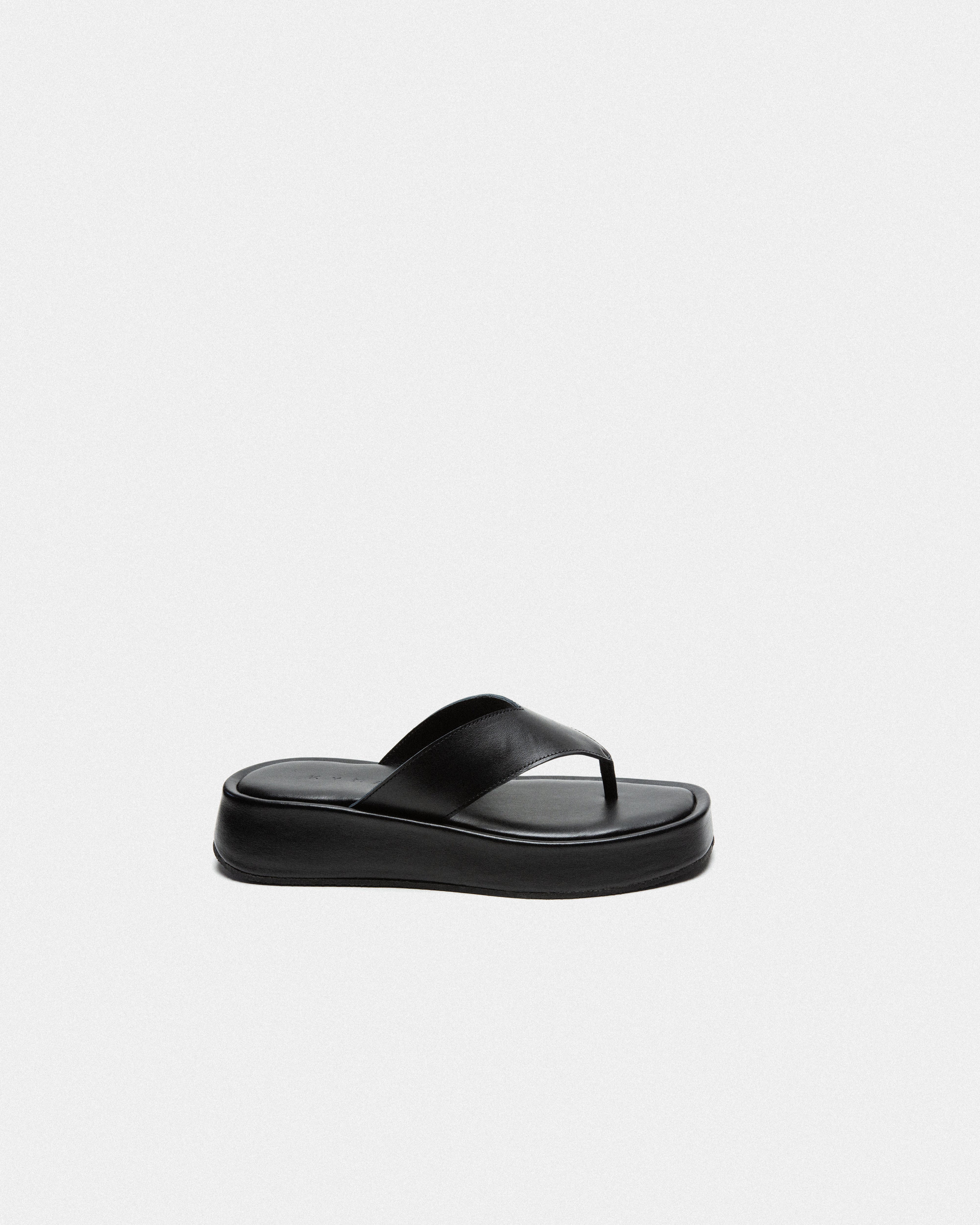 Leather sandals | Flat sandals | Strappy sandals | Women