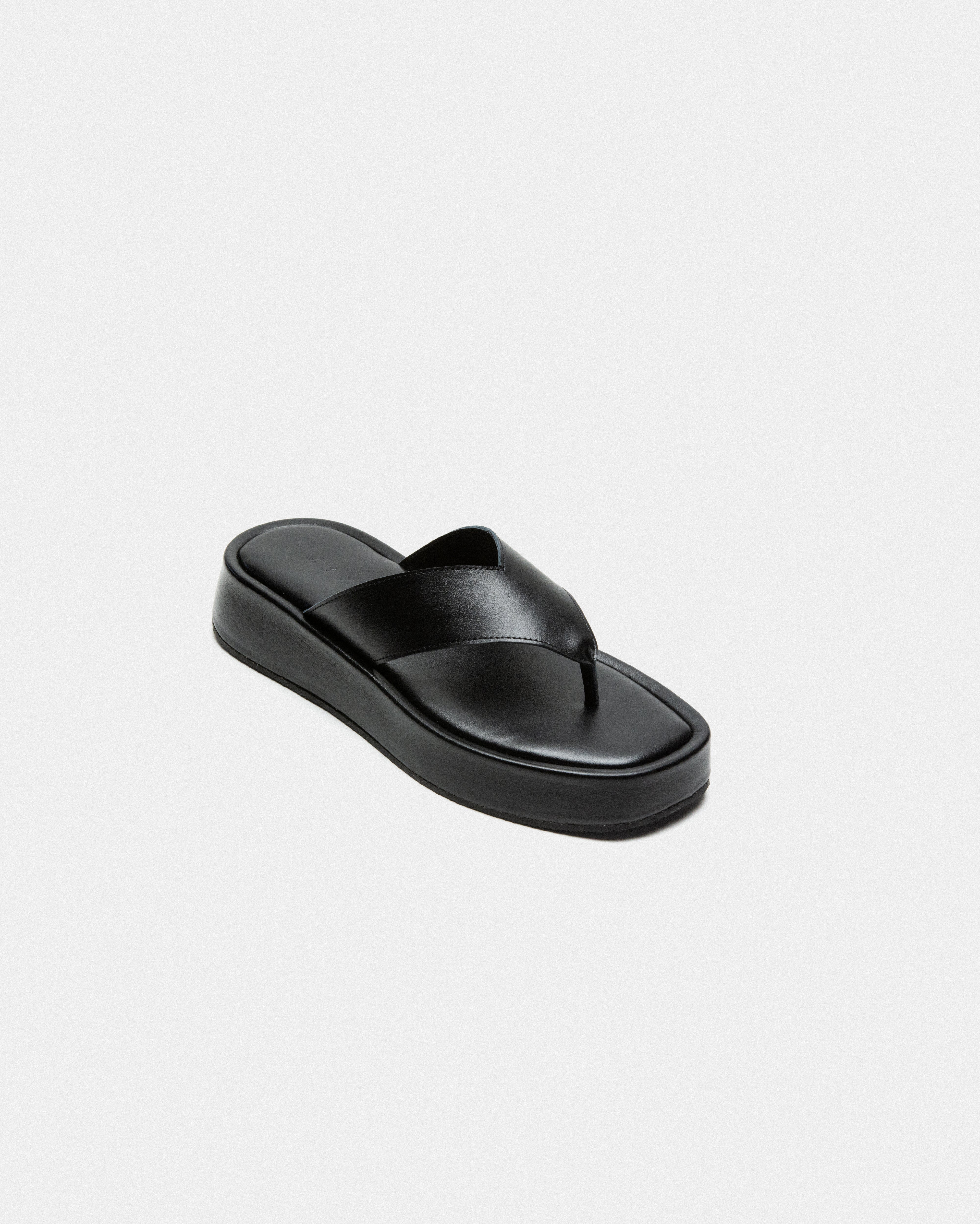 Leather sandals | Flat sandals | Strappy sandals | Women