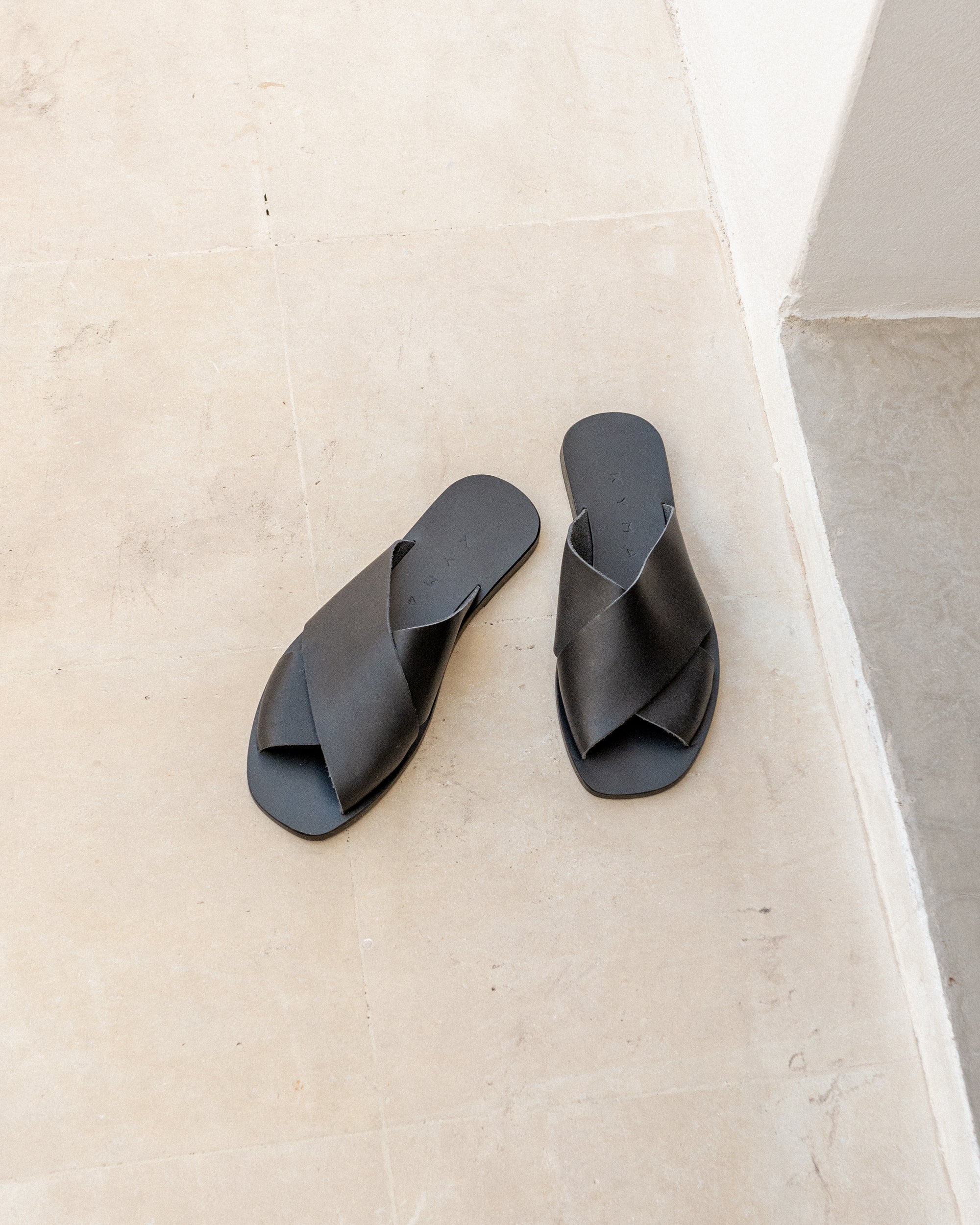 LEATHER SANDALS-FLAT SANDALS-KYMA SANDALS-STRAPPY SANDALS-BLACK