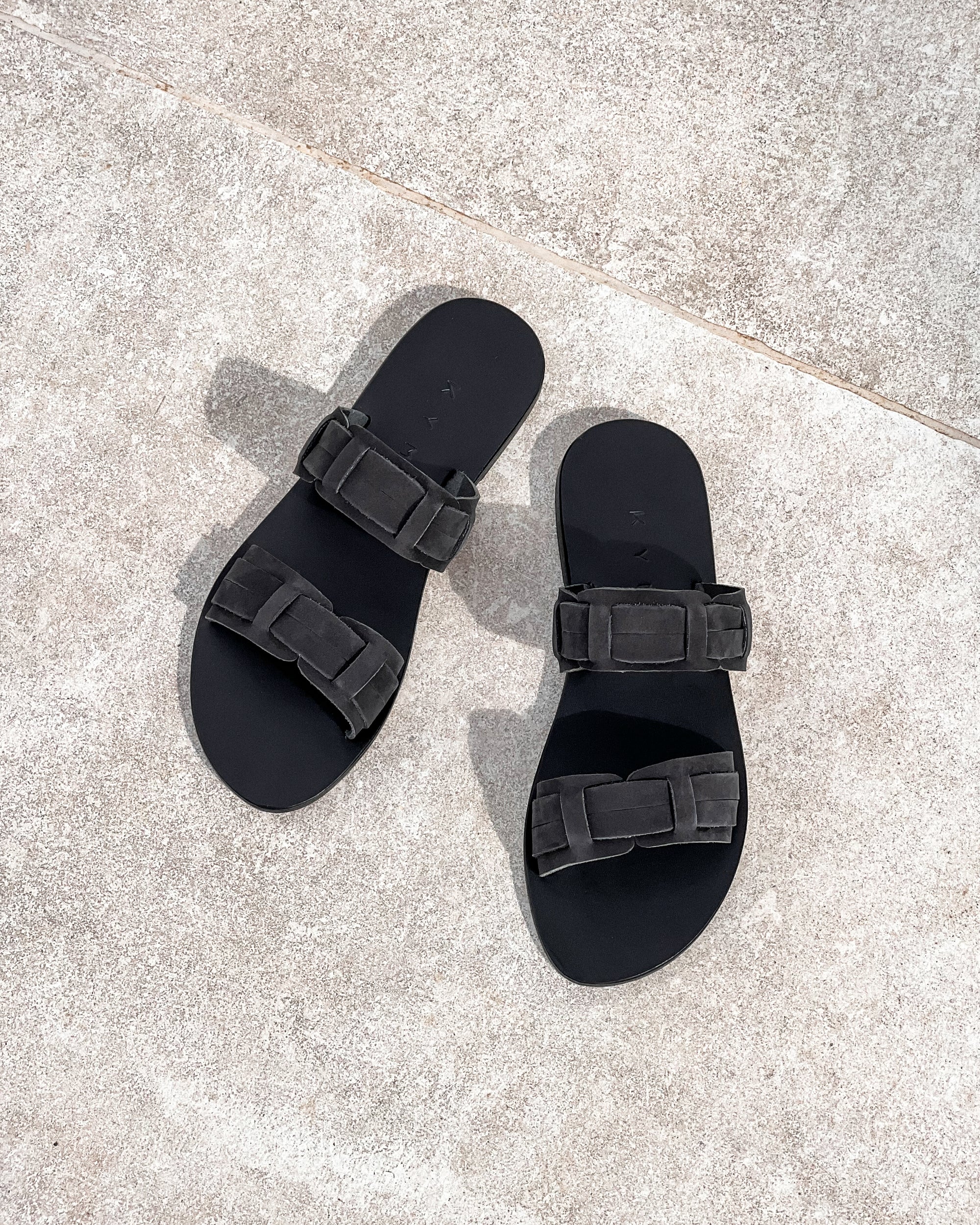 LEATHER SANDALS-FLAT SANDALS-KYMA SANDALS-STRAPPY SANDALS-BLACK